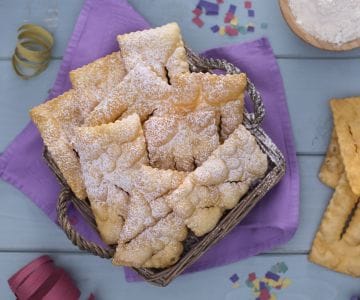 Chiacchiere (Sweet fried dough)