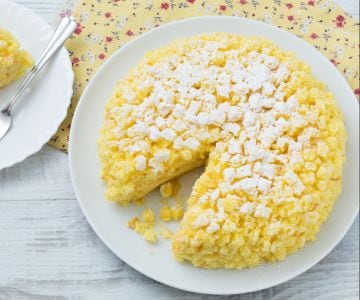 Classic mimosa cake (Cake covered with sponge cake cubes)