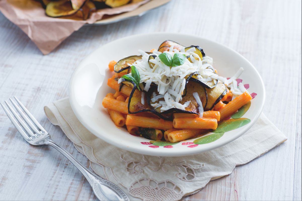 Pasta alla Norma (Pasta with eggplant)