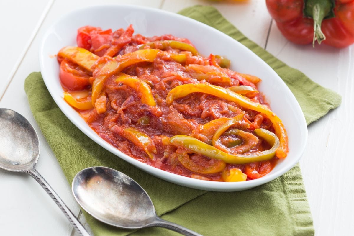 Peperonata (pepper and onion stew) - Italian recipes by GialloZafferano