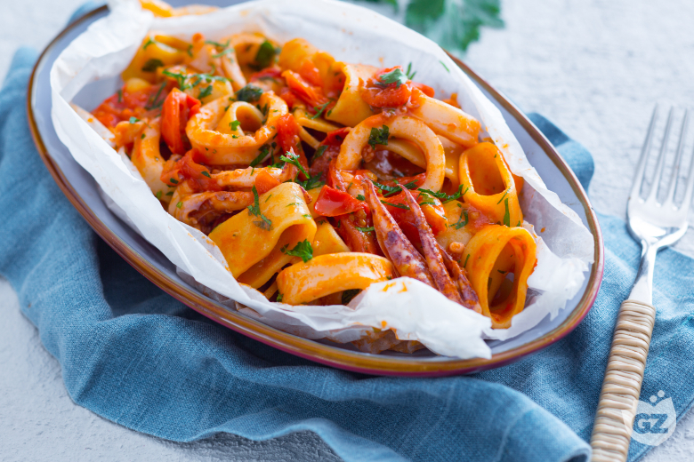 Calamarata (Pasta with calamari and tomato sauce)
