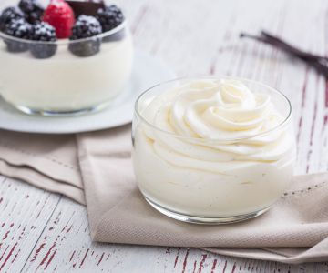 Diplomat cream (Custard cream and whipped cream)