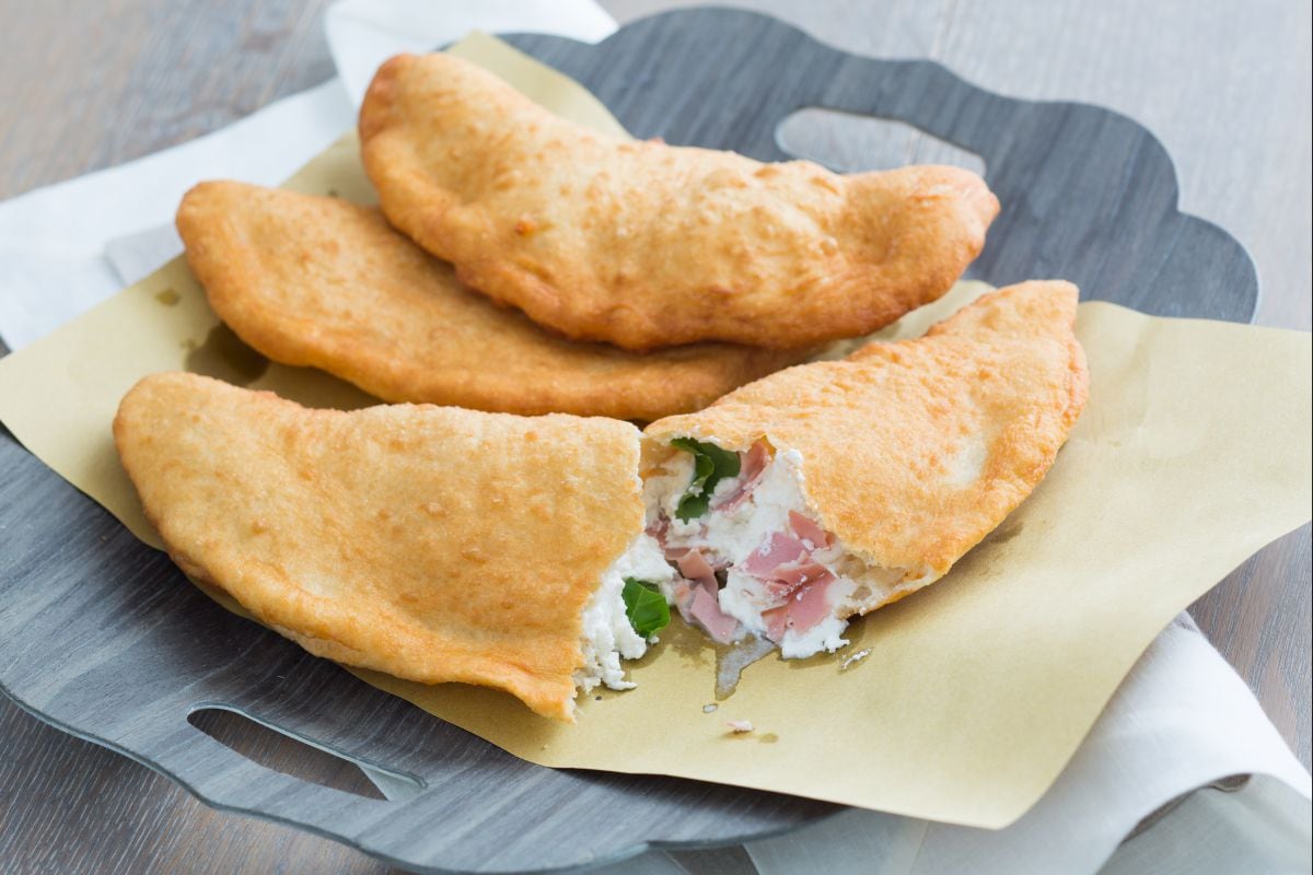 Fried pizza with mortadella and fior di latte cheese - Italian recipes ...