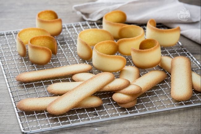 Lingue di gatto (flat cookies) - Italian recipes by GialloZafferano