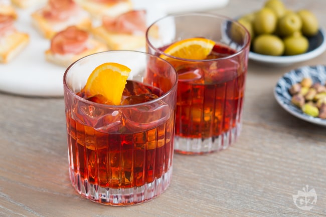 Negroni cocktail - Italian recipes by GialloZafferano