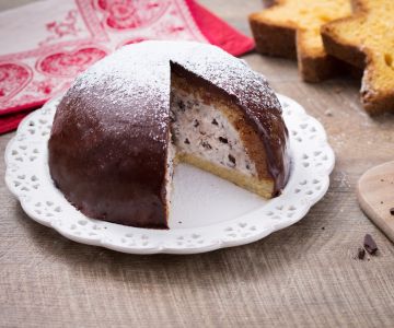Zuccotto di pandoro (Christmas sponge cake dessert)