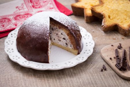 Zuccotto di pandoro (Christmas sponge cake dessert)