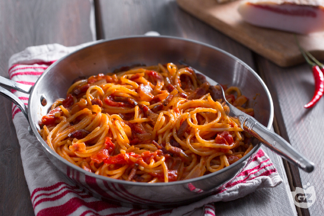 Spaghetti all'Amatriciana - Italian recipes by GialloZafferano