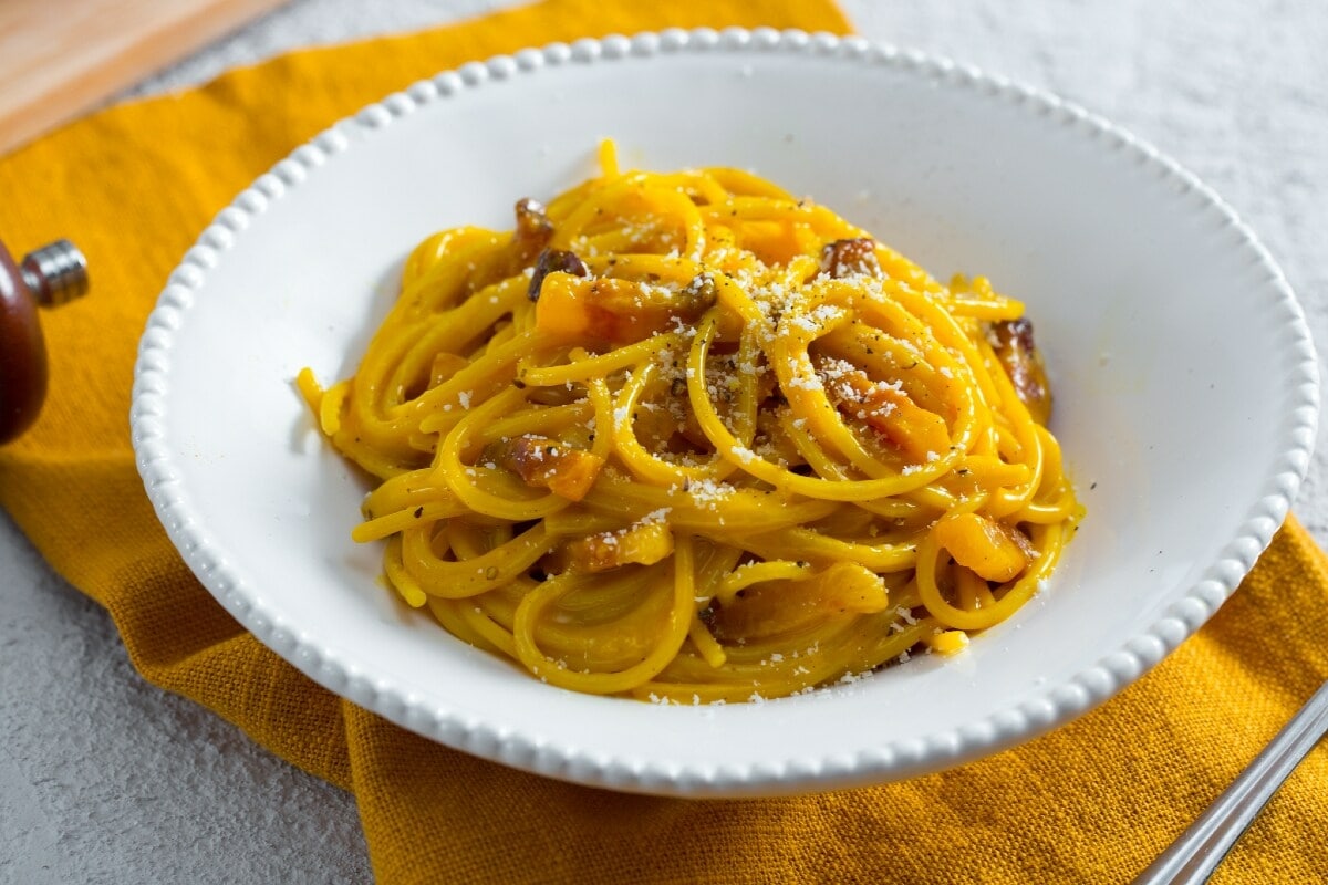 Spaghetti Carbonara (Spaghetti with guanciale and eggs)