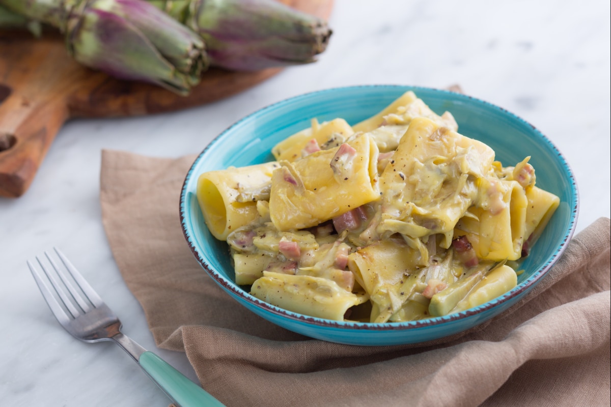 Paccheri pasta  with artichoke carbonara