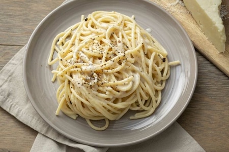 Spaghetti Cacio e Pepe (Pecorino and black pepper spaghetti)