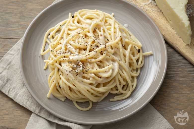 Spaghetti Cacio e Pepe (Pecorino and black pepper spaghetti)