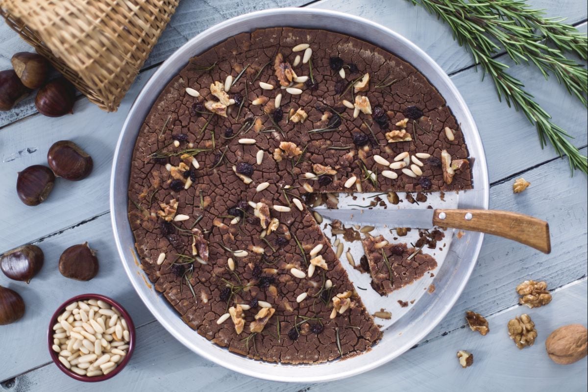 Tuscan chestnut cake (Castagnaccio)