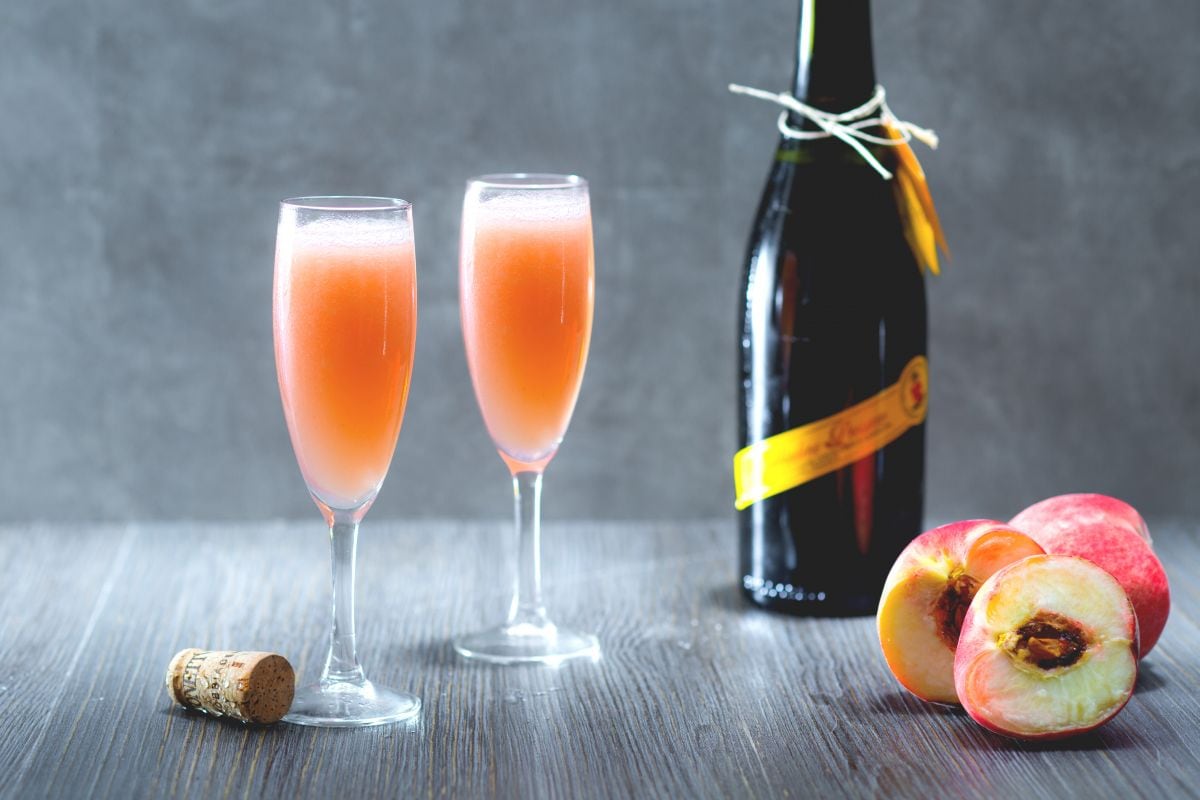 Bellini cocktail - Italian recipes by GialloZafferano