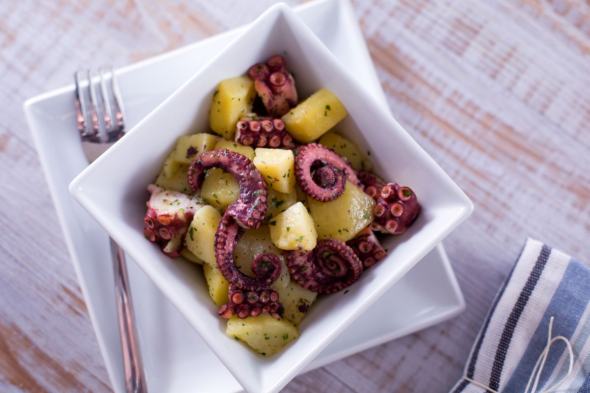Octopus and potato salad - Italian recipes by GialloZafferano