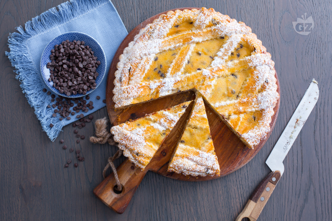 Mascarpone and chocolate chip tart - Italian recipes by GialloZafferano