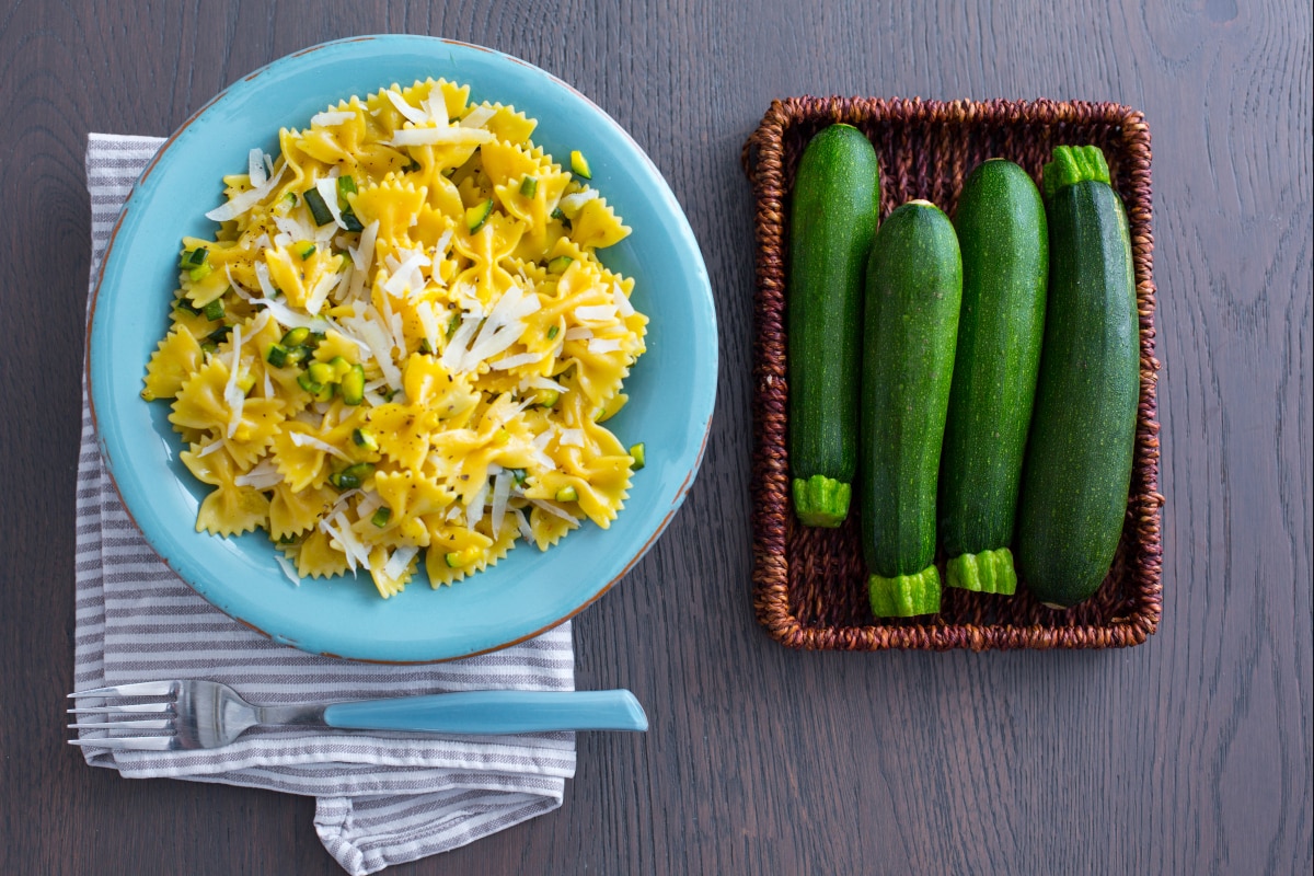 Pasta with zucchini carbonara sauce