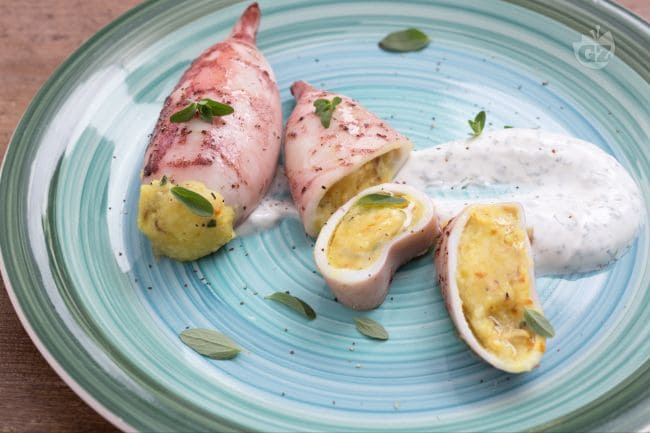 Baked stuffed squid - Italian recipes by GialloZafferano