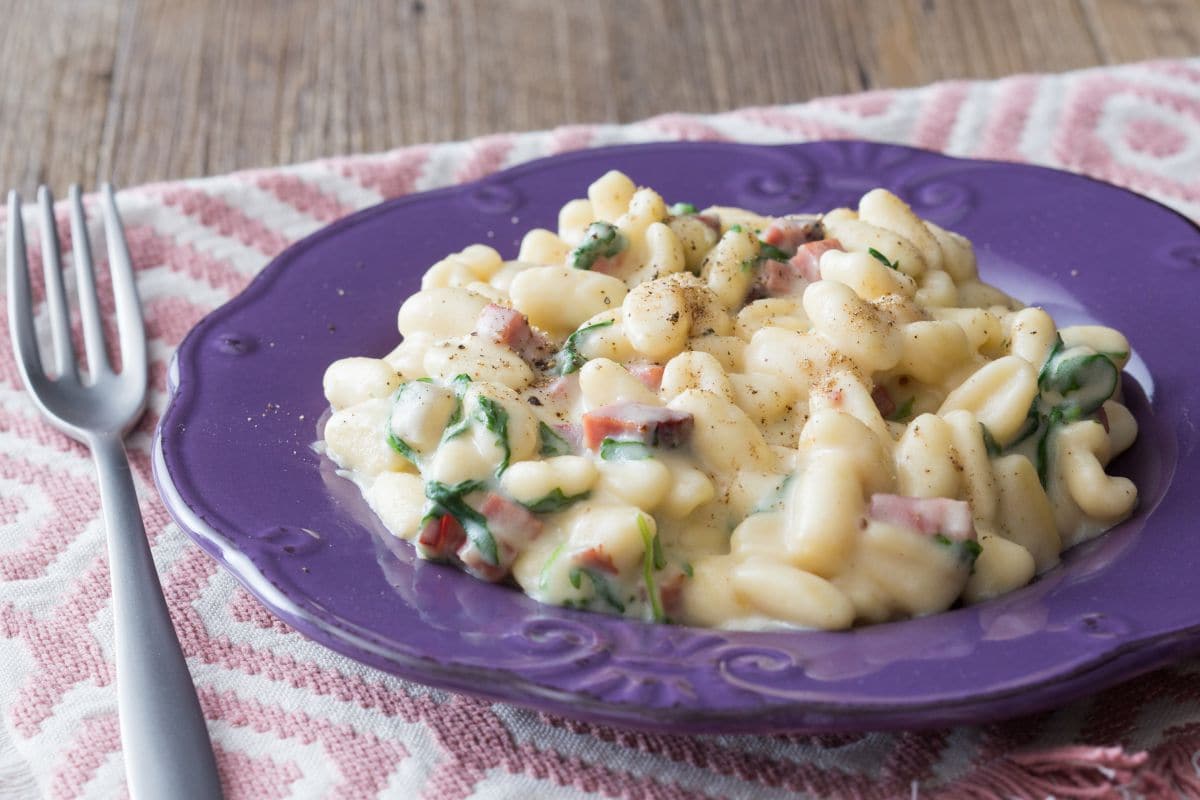 Cavatelli with speck, creamy potatoes and arugula - Italian recipes by  GialloZafferano