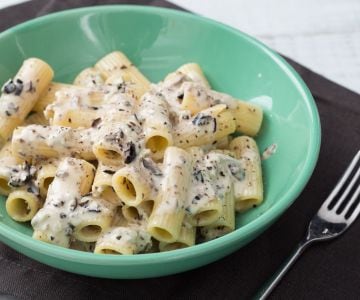 Pasta alla cenere (pasta with Gorgonzola and black olive sauce)