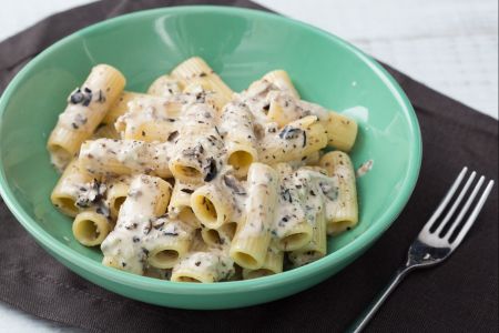 Pasta alla cenere (pasta with Gorgonzola and black olive sauce)