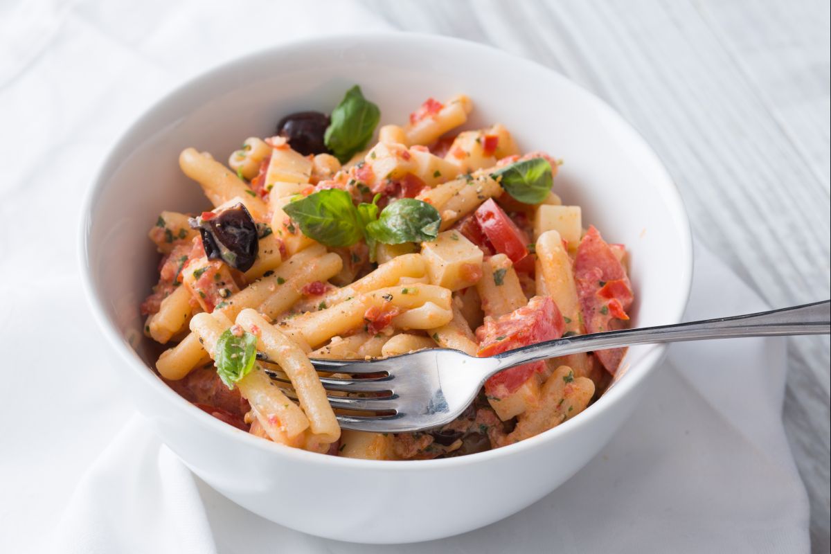 Pasta salad with ricotta and tomatoes