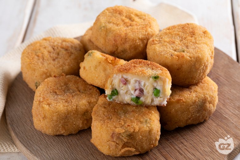 Neapolitan pasta fritters