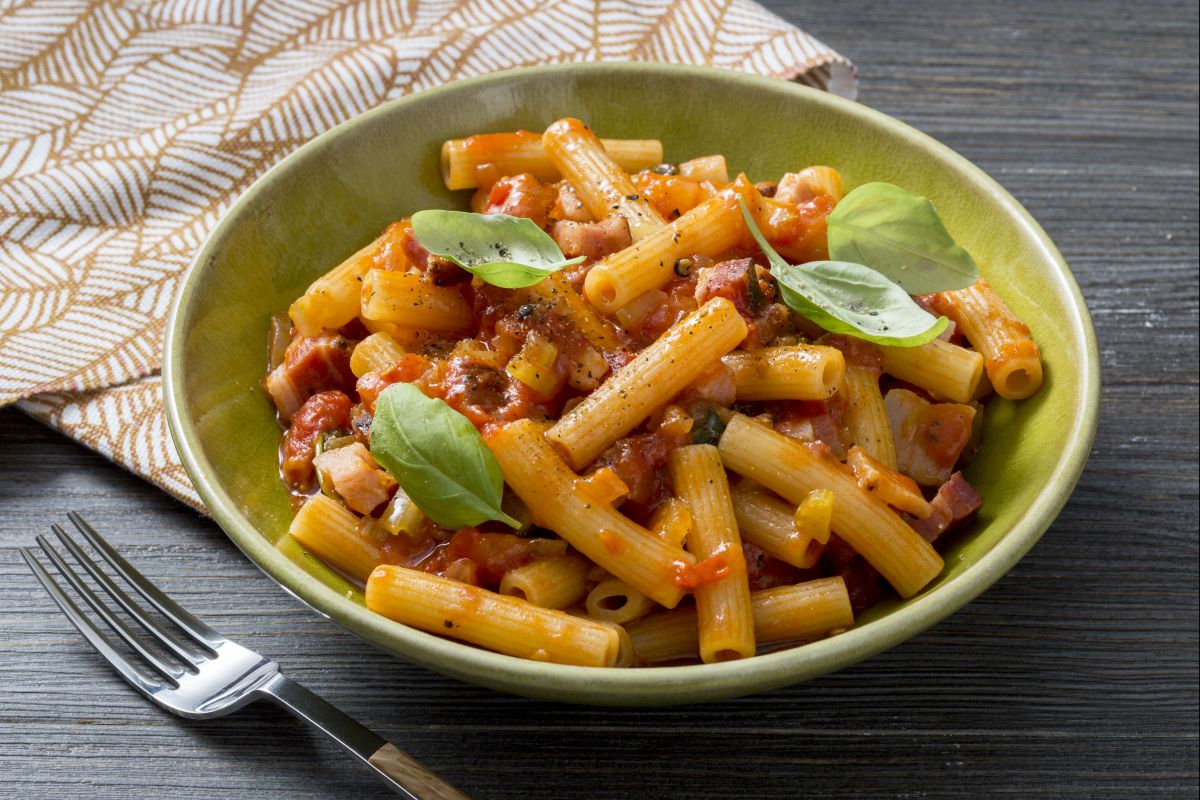 Pasta with smoked pancetta sauce