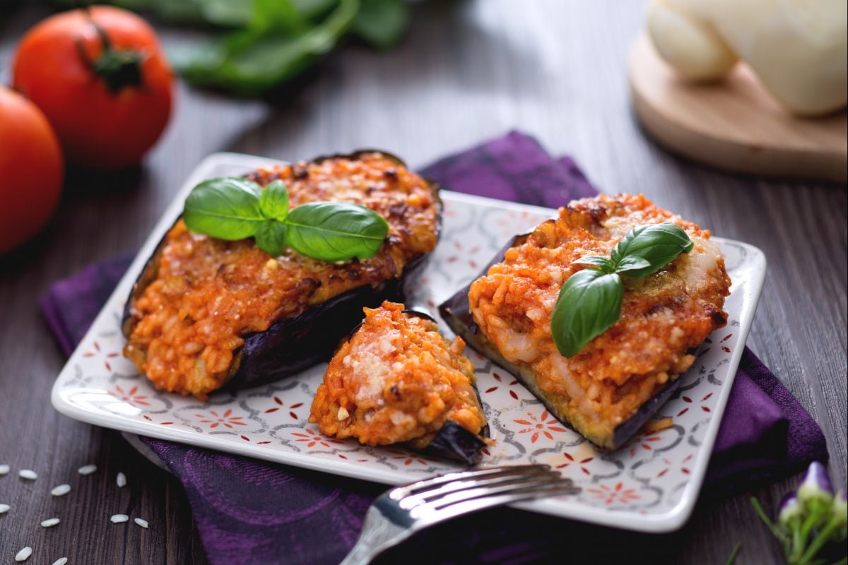 Cheesy rice-stuffed eggplant