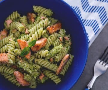 Fusilli with zucchini pesto and salmon