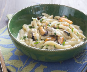 Strozzapreti pasta with cacio cheese, mussels, and pepper