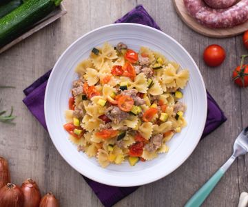 Pasta with zucchini and sausage