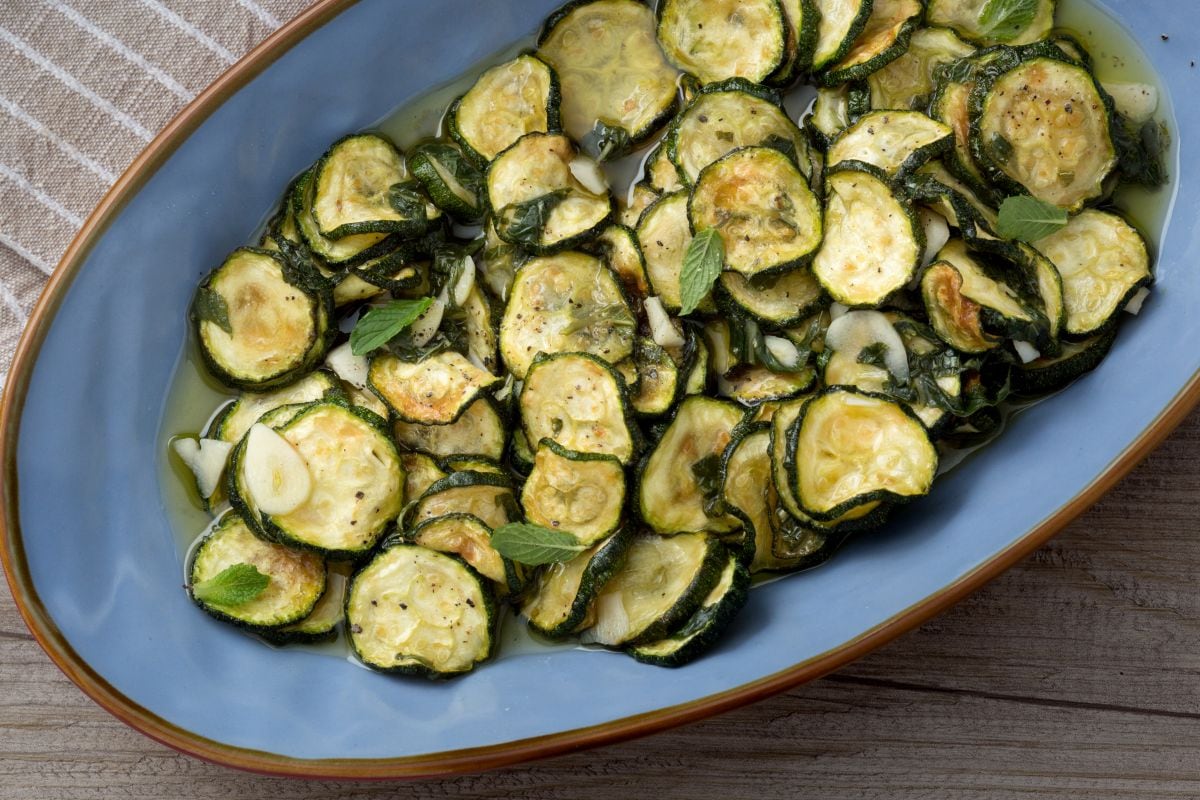 Zucchini with mint and vinegar