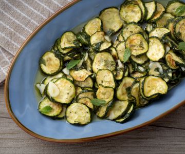 Zucchini with mint and vinegar
