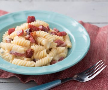 Four-cheese pasta with speck