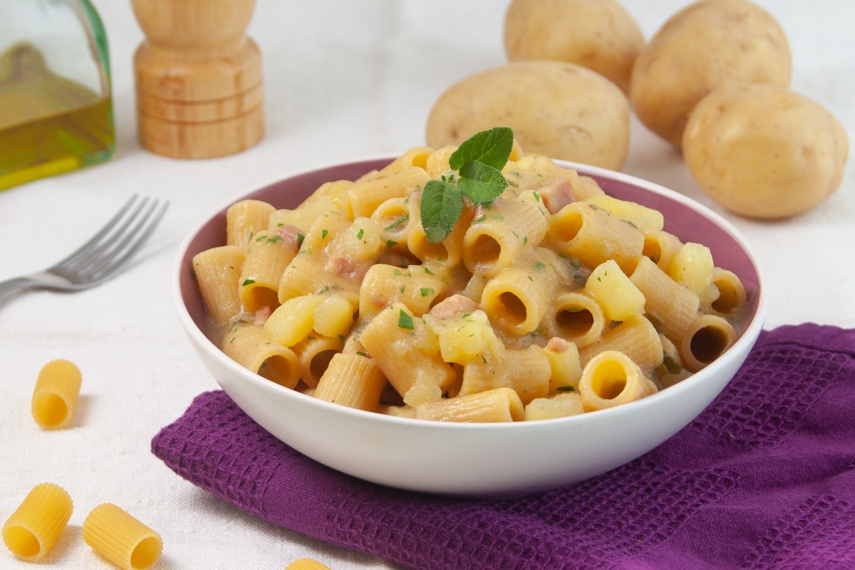 Potato and ham pasta