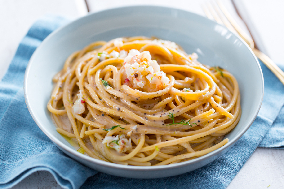 Cacio e pepe spaghetti with shrimps
