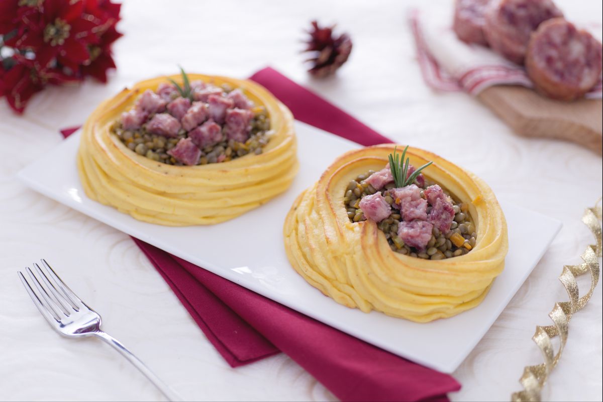 Potato nests with lentils and cotechino