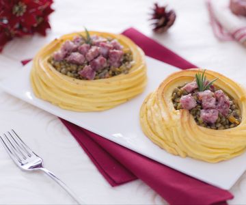 Potato nests with lentils and cotechino