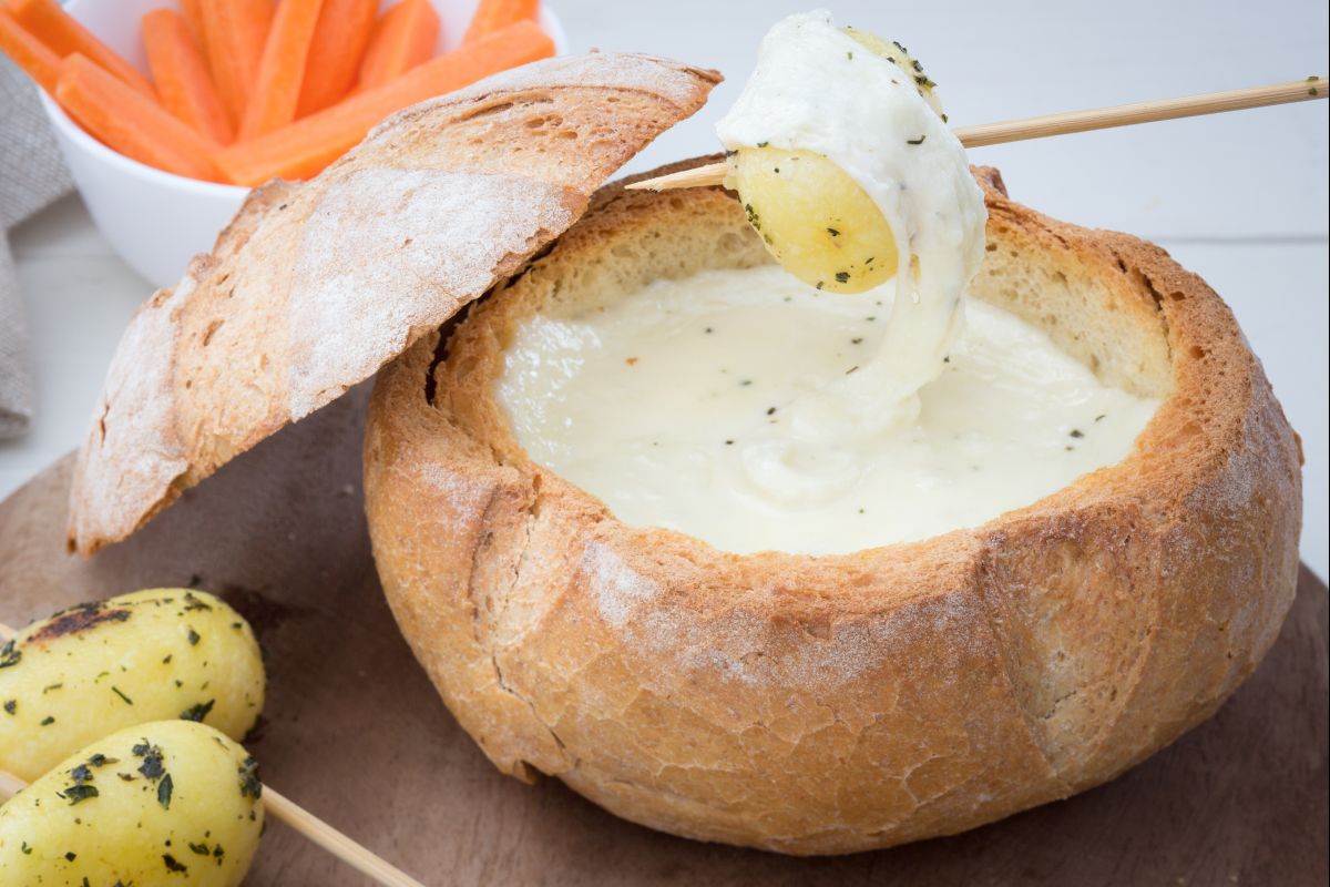 Potluck Bread Pot Fondue Recipe: How to Make It