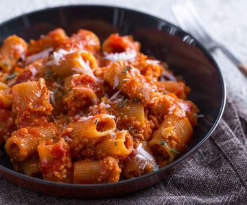 Pasta with cauliflower ragu