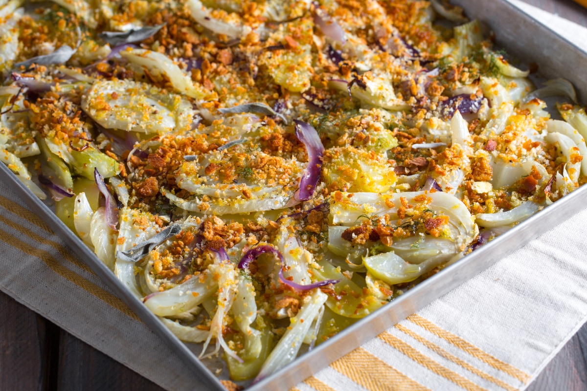 Baked fennel with potatoes and onion