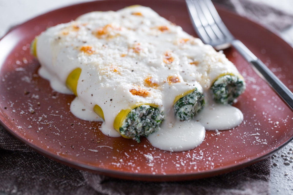 Spinach and ricotta cannelloni - Italian recipes by GialloZafferano