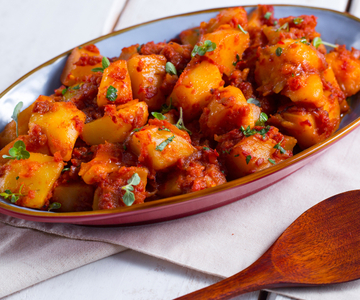 Country-style potatoes with tomato and red onion