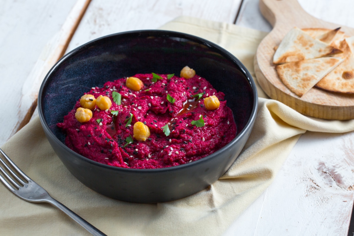 Beetroot hummus