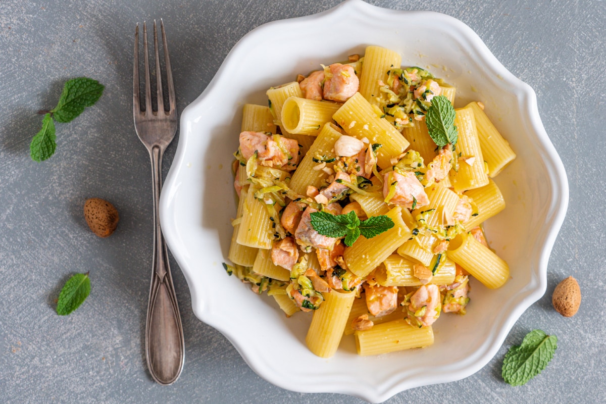 Pasta with zucchini and salmon