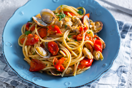 Spaghetti with clams and cherry tomatoes