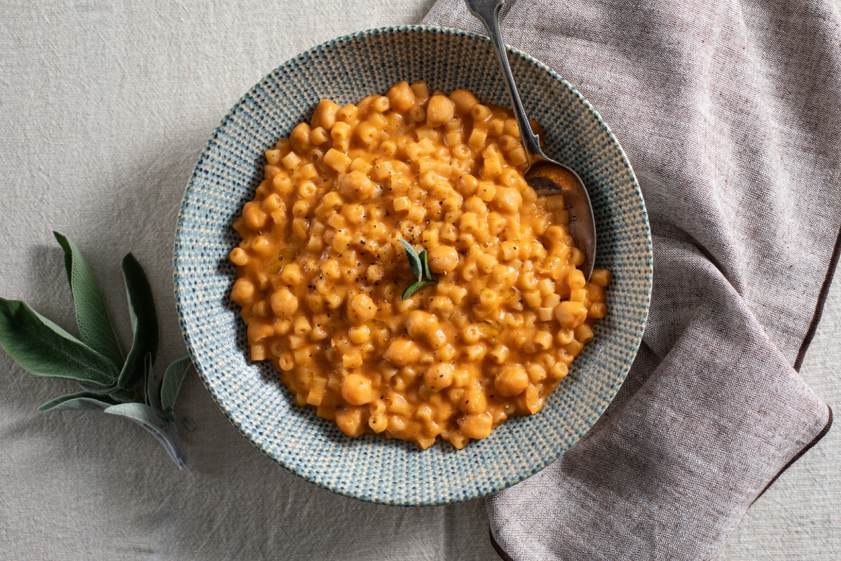 Creamy pasta and chickpeas