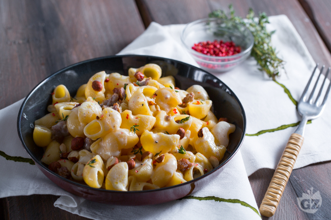 Pasta with sausage and parmigiano cream - Italian recipes by GialloZafferano