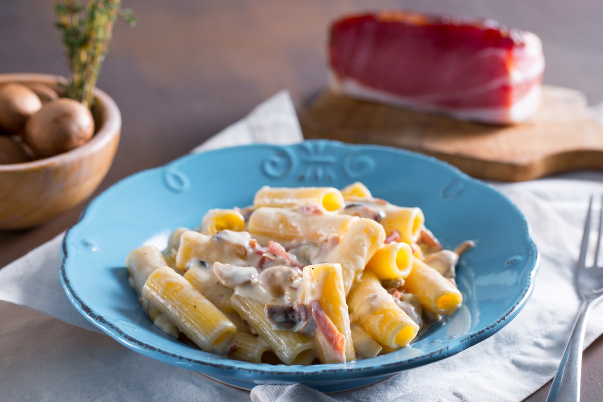 Creamy pasta with mushrooms, speck and brie